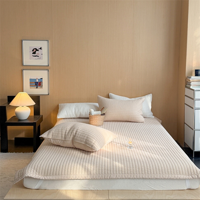 91家纺网 家纺一手货源 找家纺 乐野家居 2026新款韩风系列高密度色织全棉纯棉绗缝床盖 松紧防滑床单 黄油色