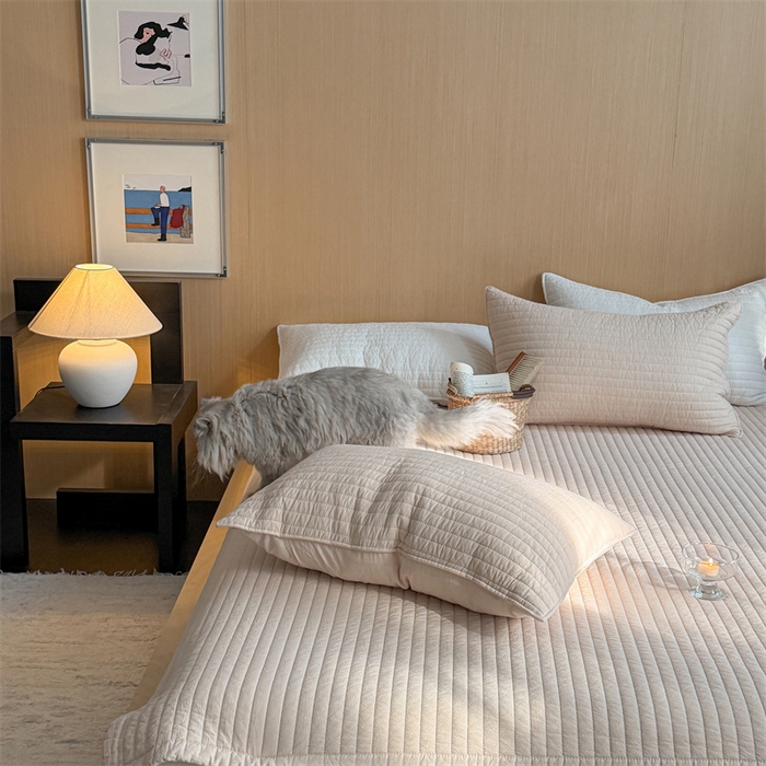 91家纺网 家纺一手货源 找家纺 乐野家居 2026新款韩风系列高密度色织全棉纯棉绗缝床盖 松紧防滑床单 黄油色