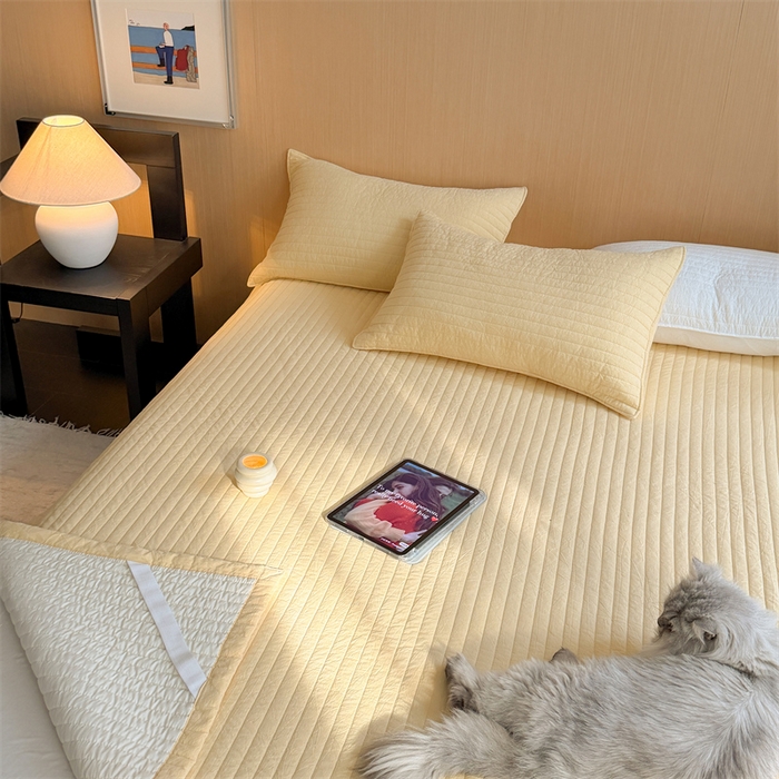 91家纺网 家纺一手货源 找家纺 乐野家居 2026新款韩风系列高密度色织全棉纯棉绗缝床盖 松紧防滑床单 芝士黄