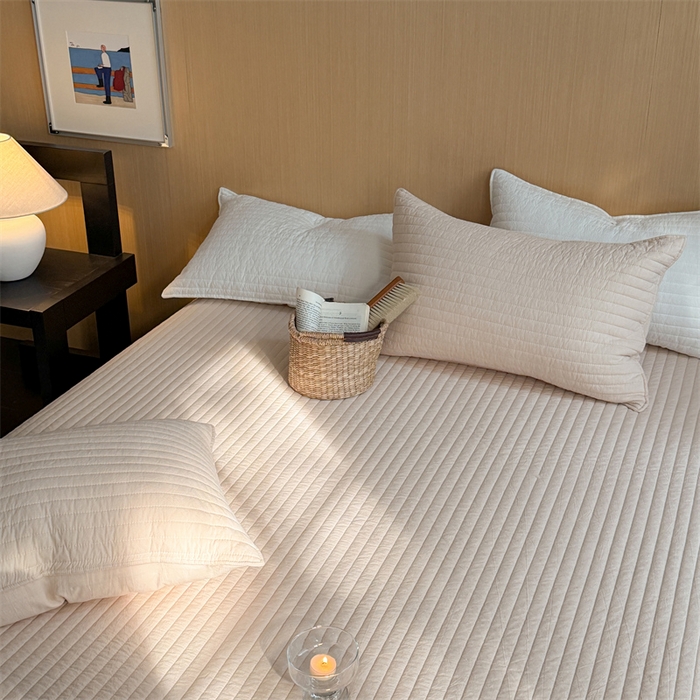 91家纺网 家纺一手货源 找家纺 乐野家居 2026新款韩风系列高密度色织全棉纯棉绗缝床盖 松紧防滑床单 黄油色