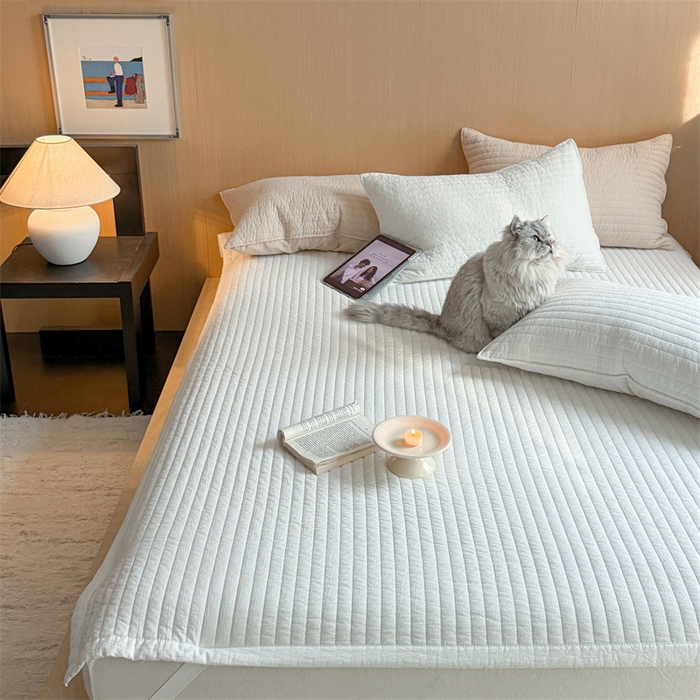 91家纺网 家纺一手货源 找家纺 乐野家居 2026新款韩风系列高密度色织全棉纯棉绗缝床盖 松紧防滑床单 白色