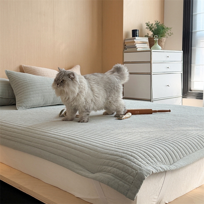 91家纺网 家纺一手货源 找家纺 乐野家居 2026新款韩风系列高密度色织全棉纯棉绗缝床盖 松紧防滑床单 治愈蓝