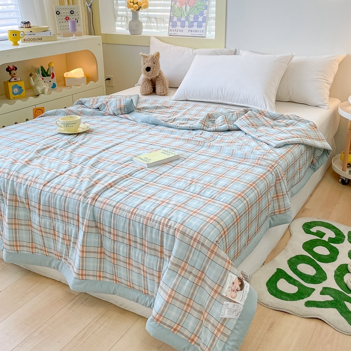 91家纺网 家纺一手货源 找家纺 帕拉美拉 2026新款A类印花冰凉丝凉感丝手包大宽边夏被 蓝橙格