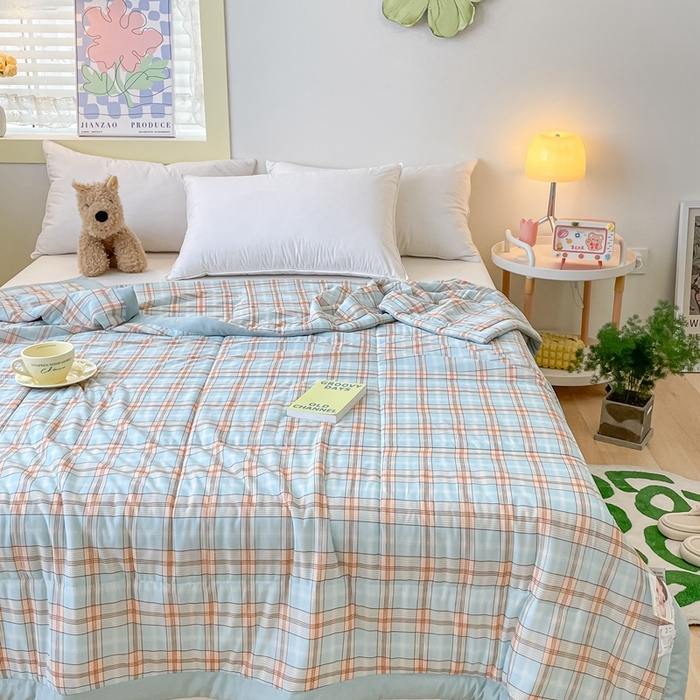 91家纺网 家纺一手货源 找家纺 帕拉美拉 2026新款A类印花冰凉丝凉感丝手包大宽边夏被 蓝橙格