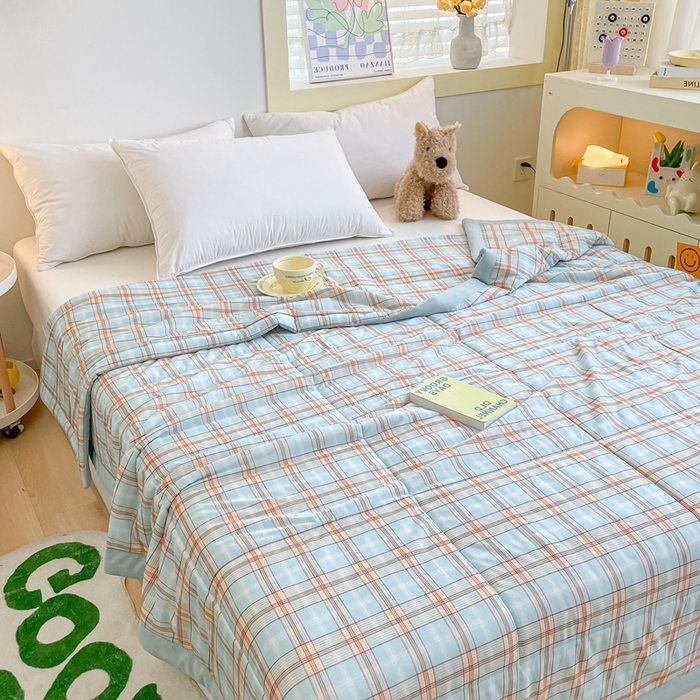 91家纺网 家纺一手货源 找家纺 帕拉美拉 2026新款A类印花冰凉丝凉感丝手包大宽边夏被 蓝橙格