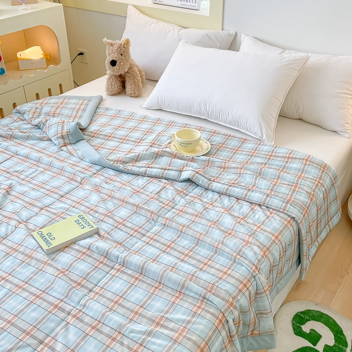 91家纺网 家纺一手货源 找家纺 帕拉美拉 2026新款A类印花冰凉丝凉感丝手包大宽边夏被 蓝橙格