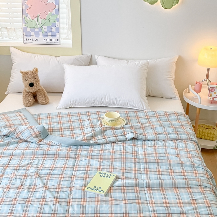 91家纺网 家纺一手货源 找家纺 帕拉美拉 2026新款A类印花冰凉丝凉感丝手包大宽边夏被 蓝橙格