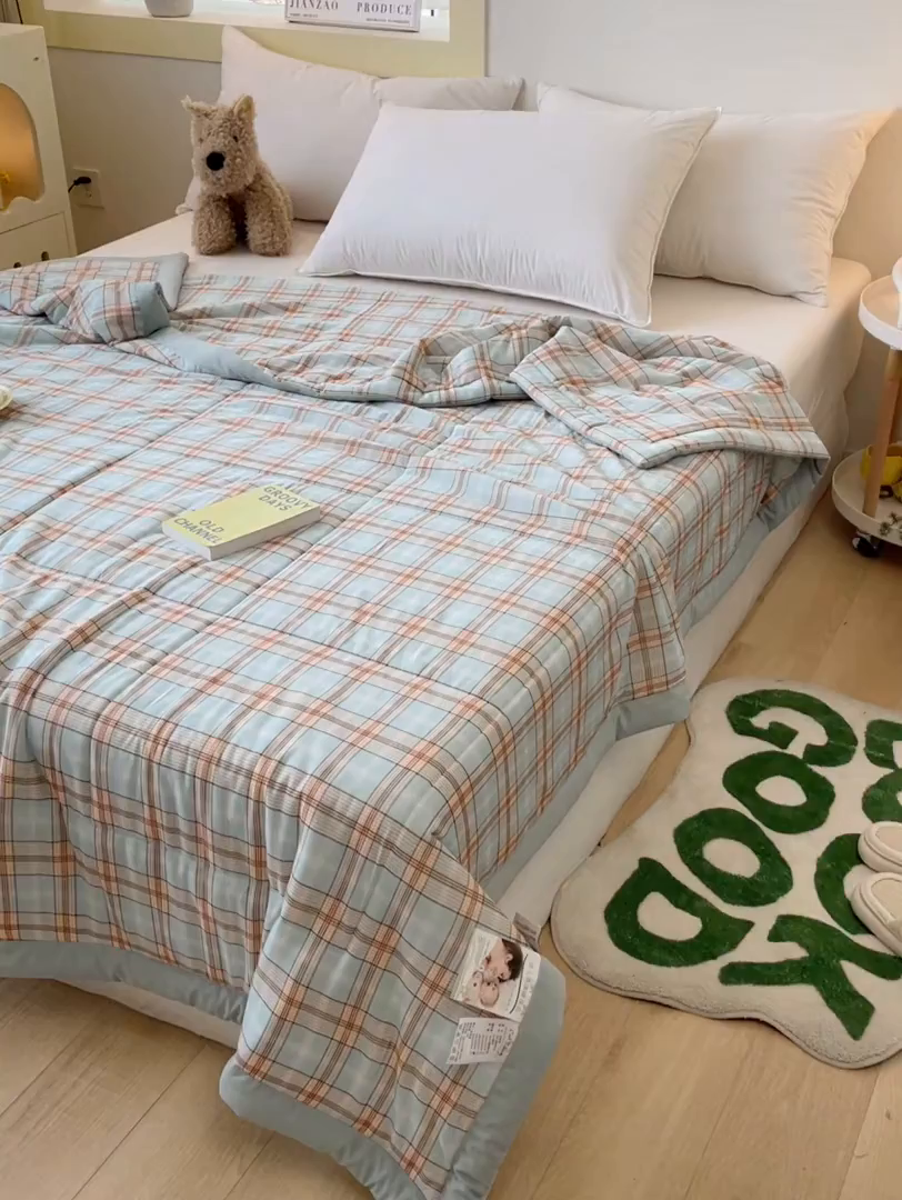 91家纺网 家纺一手货源 找家纺 帕拉美拉 2026新款A类印花冰凉丝凉感丝手包大宽边夏被 蓝橙格