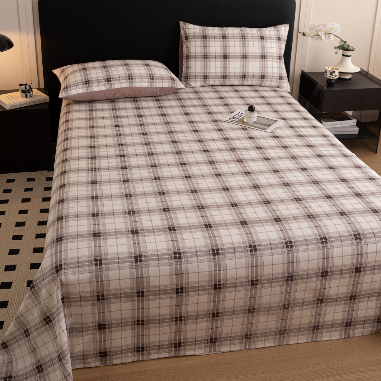 91家纺网 家纺一手货源 找家纺 简宜家居（朝初家纺） 2026新款40支13070全棉简约格子系列A版床单 英伦-棕咖