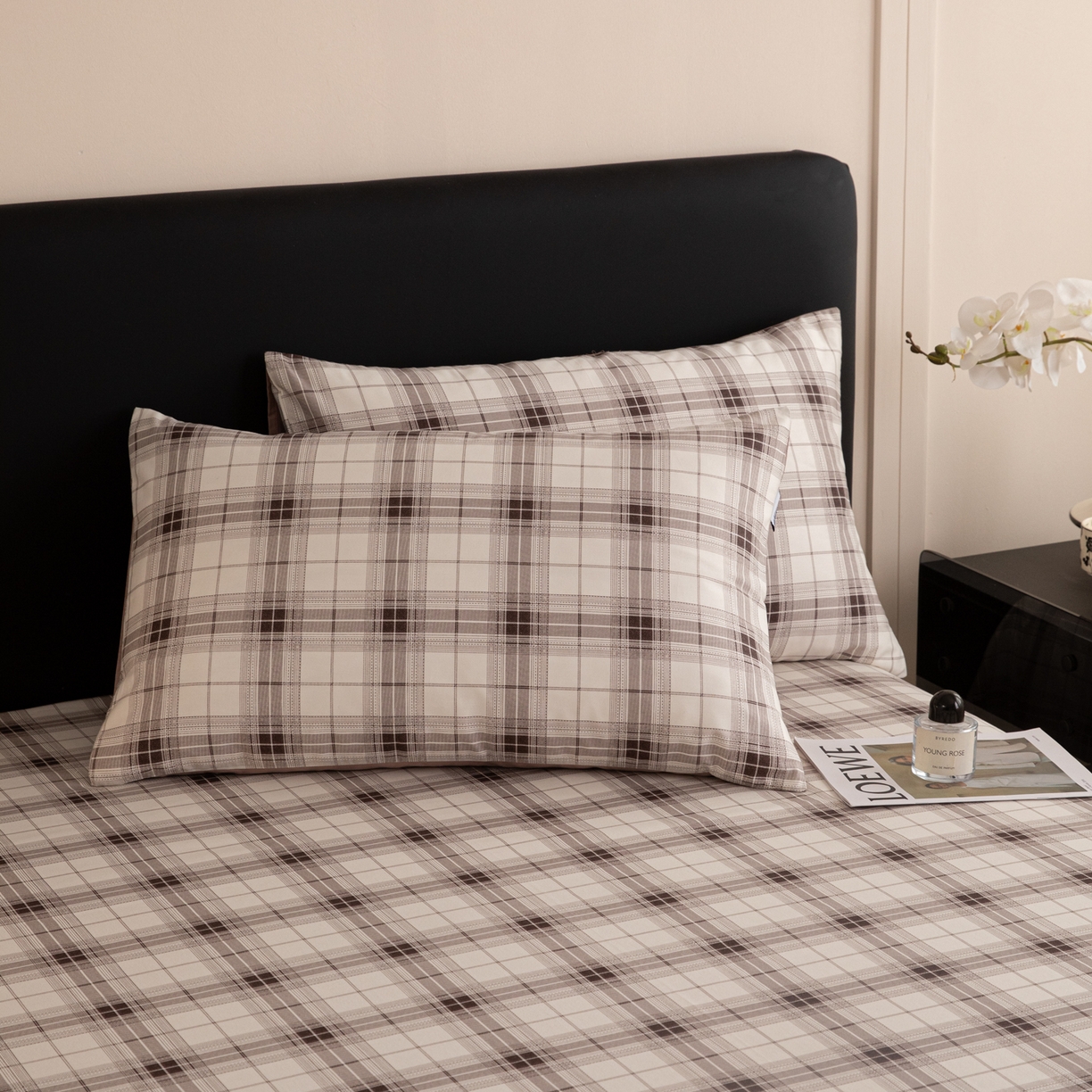 91家纺网 家纺一手货源 找家纺 简宜家居（朝初家纺） 2026新款40支13070全棉简约格子系列A版床单 英伦-棕咖