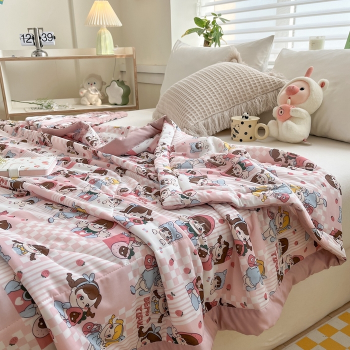 91家纺网 家纺一手货源 找家纺 帕拉美拉 2026新款A类印花冰凉丝凉感丝手包大宽边夏被 不二女孩