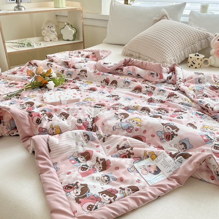 91家纺网 家纺一手货源 找家纺 帕拉美拉 2026新款A类印花冰凉丝凉感丝手包大宽边夏被 不二女孩