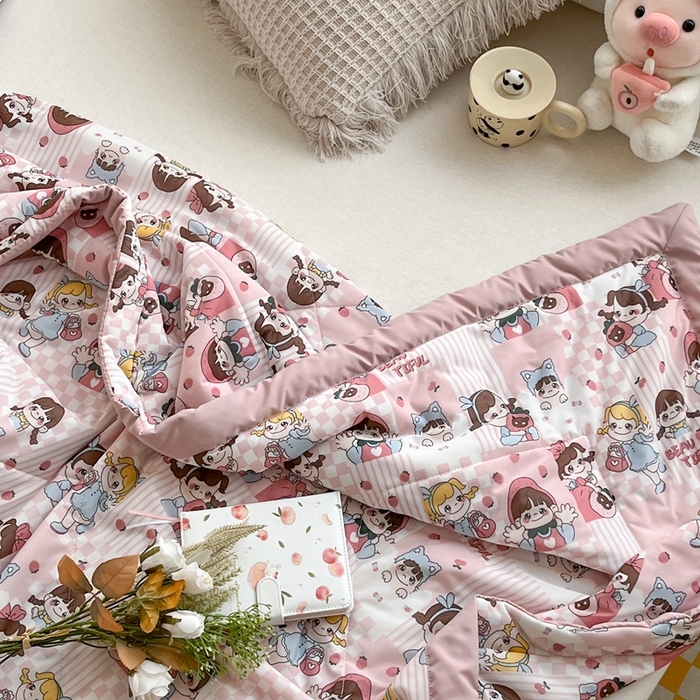 91家纺网 家纺一手货源 找家纺 帕拉美拉 2026新款A类印花冰凉丝凉感丝手包大宽边夏被 不二女孩