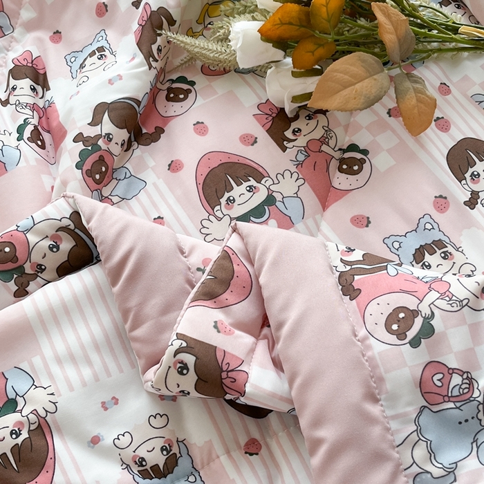 91家纺网 家纺一手货源 找家纺 帕拉美拉 2026新款A类印花冰凉丝凉感丝手包大宽边夏被 不二女孩