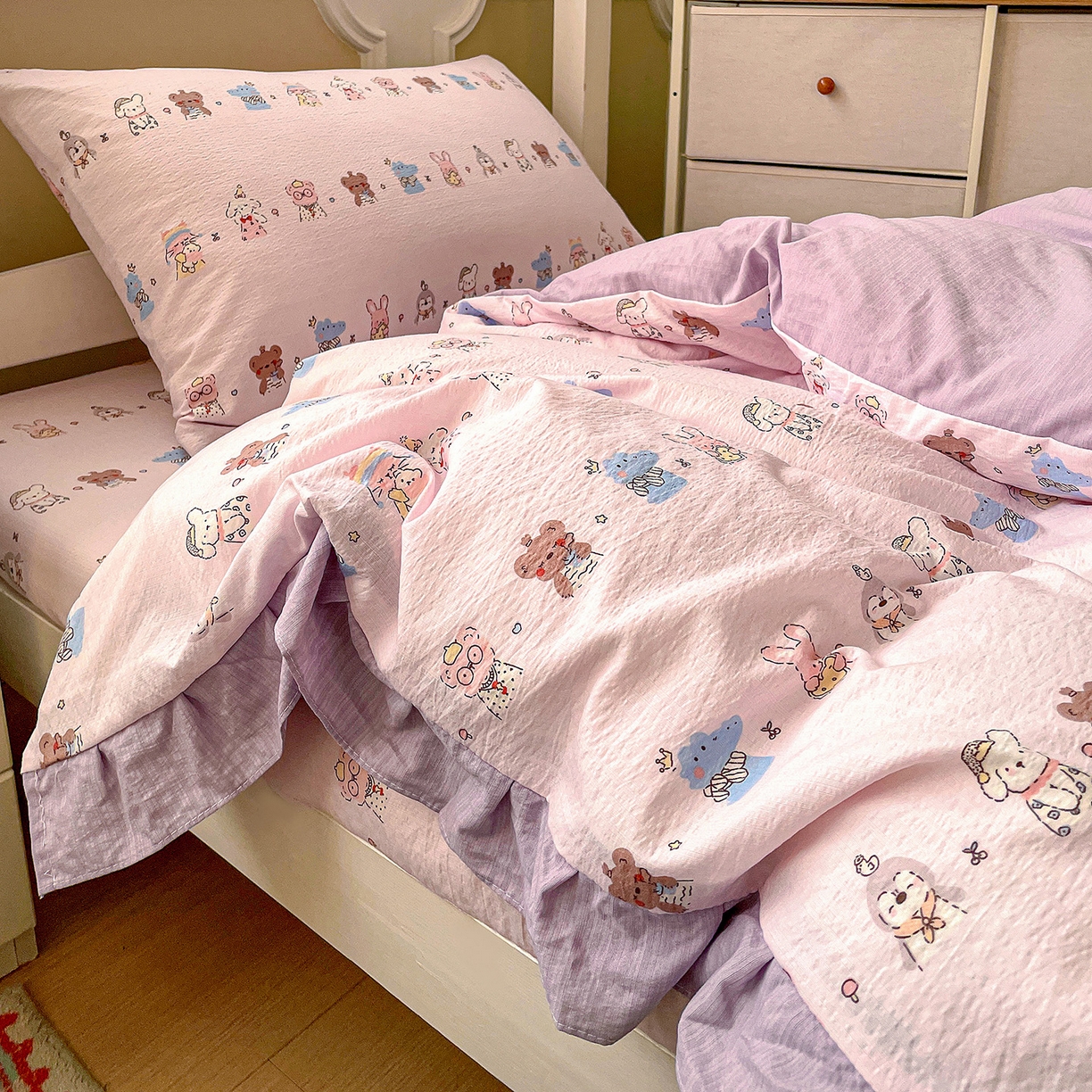 91家纺网 家纺一手货源 找家纺 纽缦家纺 2026新款云感提花双层纱学生床韩版床单床笠三四件套 动物游园