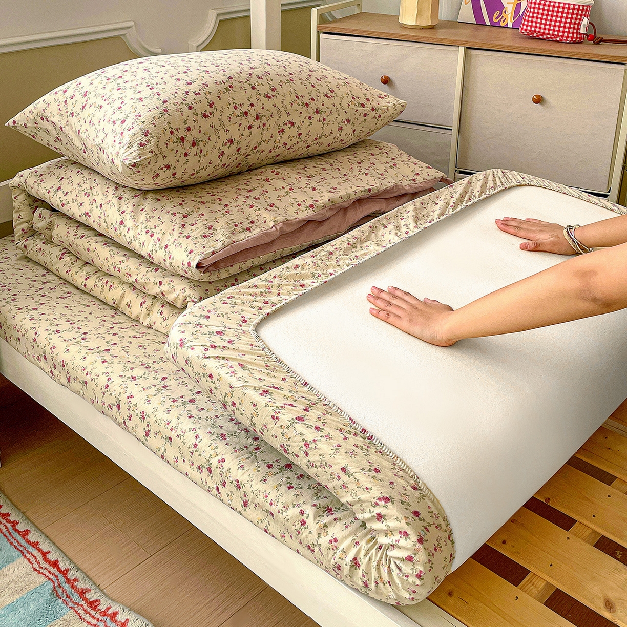 91家纺网 家纺一手货源 找家纺 纽缦家纺 2026新款云感提花双层纱学生床韩版床单床笠三四件套 见花则喜