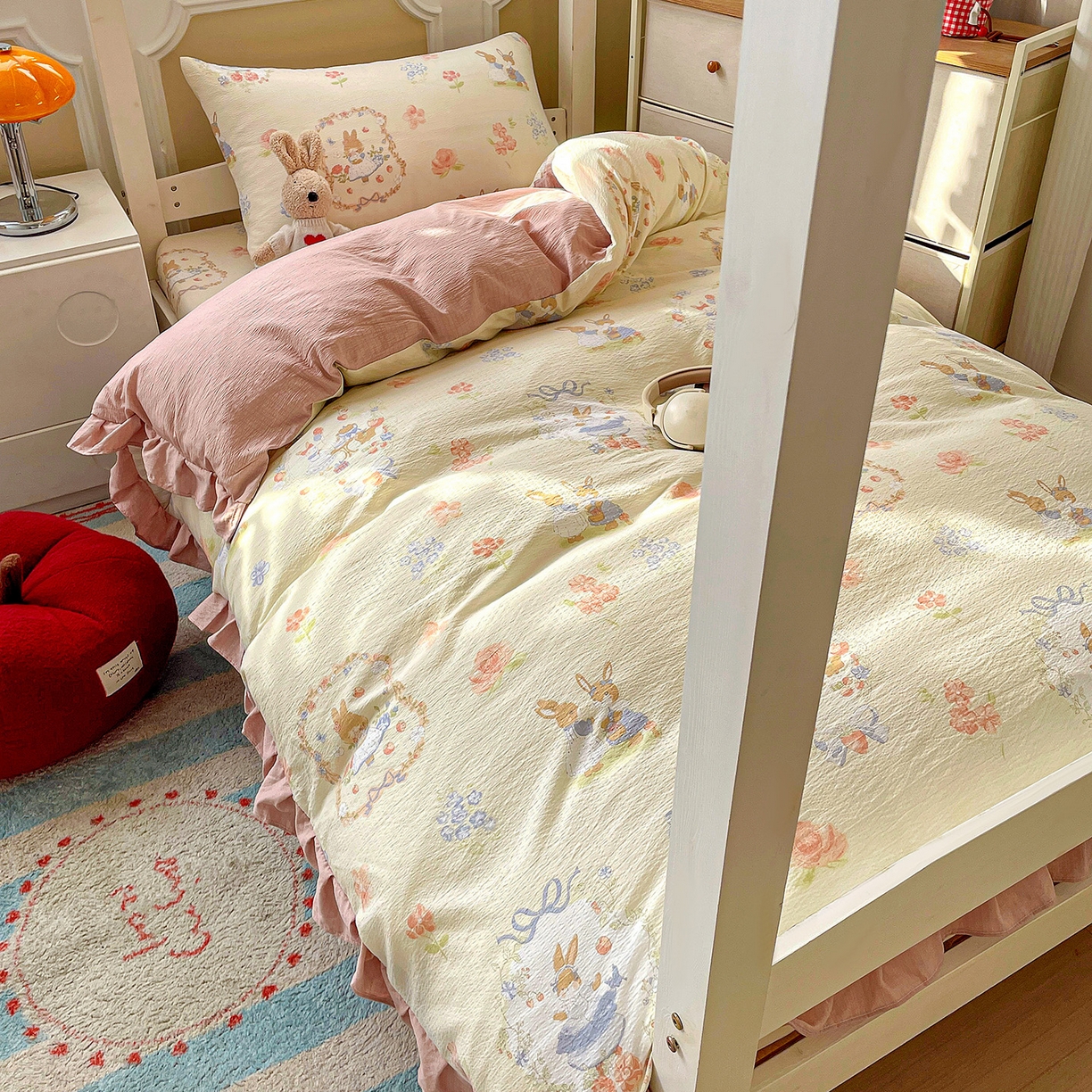 91家纺网 家纺一手货源 找家纺 纽缦家纺 2026新款云感提花双层纱学生床韩版床单床笠三四件套 镜子里的兔