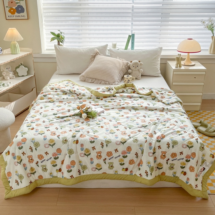 91家纺网 家纺一手货源 找家纺 帕拉美拉 2026新款A类印花冰凉丝凉感丝手包大宽边夏被 贩卖蜜糖