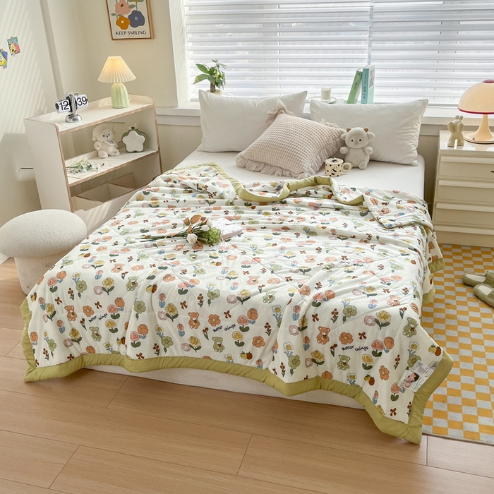 91家纺网 家纺一手货源 找家纺 帕拉美拉 2026新款A类印花冰凉丝凉感丝手包大宽边夏被 贩卖蜜糖