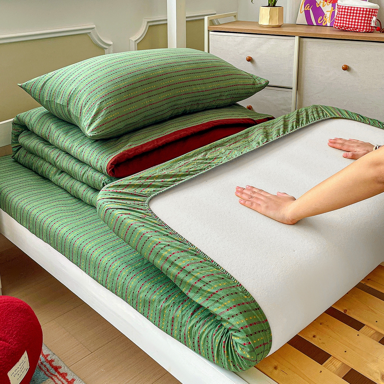 91家纺网 家纺一手货源 找家纺 纽缦家纺 2026新款云感提花双层纱学生床韩版床单床笠三四件套 六子棋绿