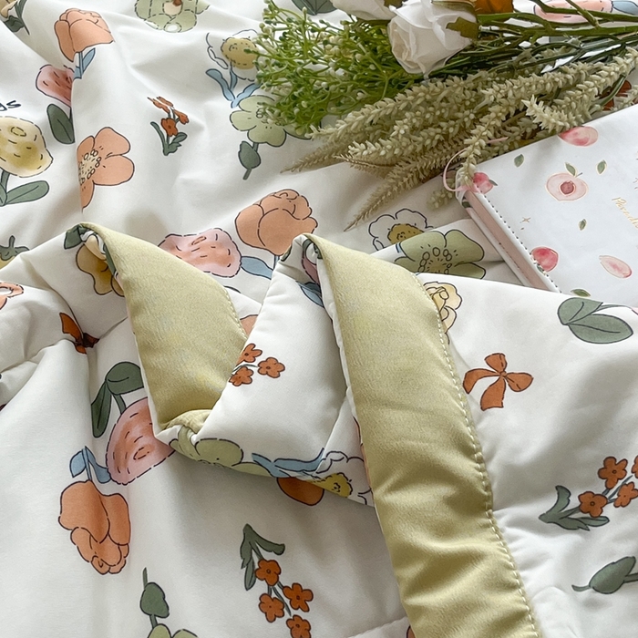 91家纺网 家纺一手货源 找家纺 帕拉美拉 2026新款A类印花冰凉丝凉感丝手包大宽边夏被 贩卖蜜糖