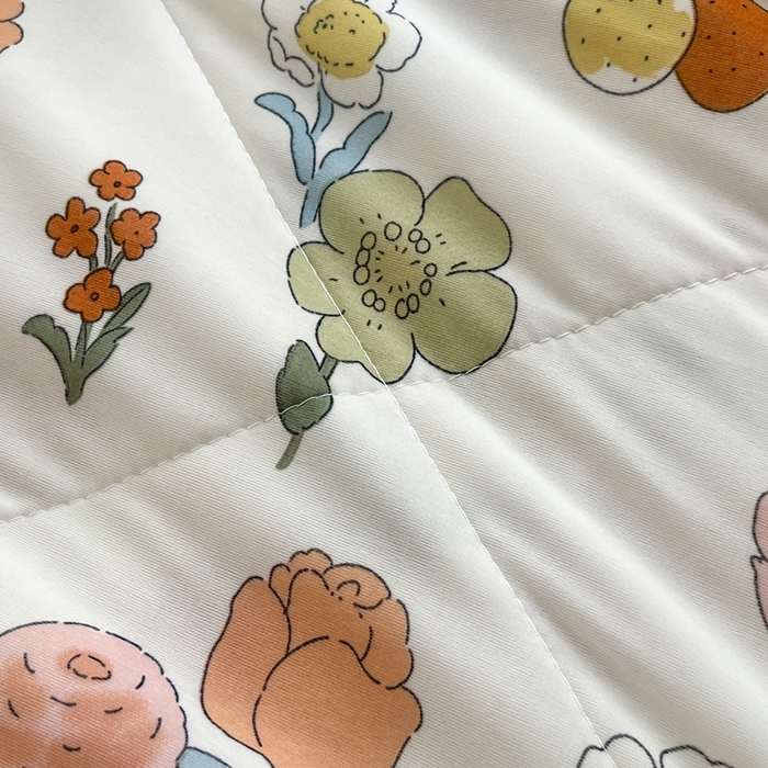 91家纺网 家纺一手货源 找家纺 帕拉美拉 2026新款A类印花冰凉丝凉感丝手包大宽边夏被 贩卖蜜糖