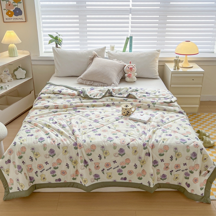 91家纺网 家纺一手货源 找家纺 帕拉美拉 2026新款A类印花冰凉丝凉感丝手包大宽边夏被 贩卖蜜糖-粉