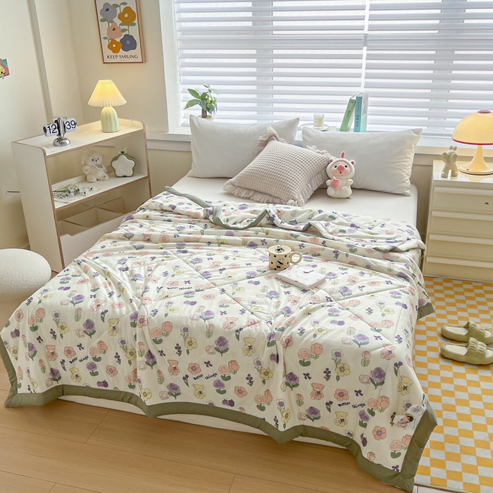 91家纺网 家纺一手货源 找家纺 帕拉美拉 2026新款A类印花冰凉丝凉感丝手包大宽边夏被 贩卖蜜糖-粉