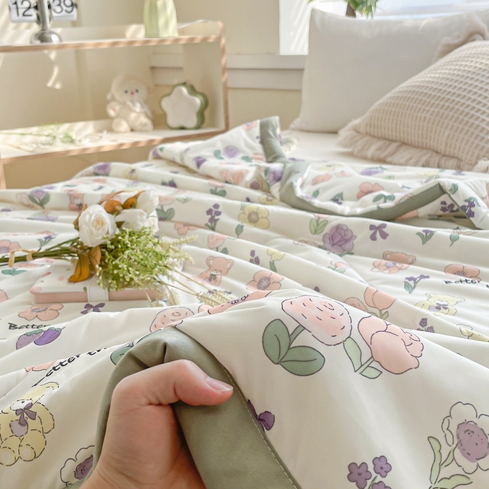 91家纺网 家纺一手货源 找家纺 帕拉美拉 2026新款A类印花冰凉丝凉感丝手包大宽边夏被 贩卖蜜糖-粉