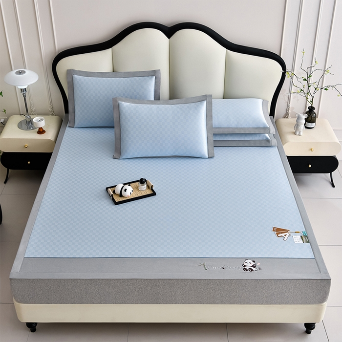 91家纺网 家纺一手货源 找家纺 小牛席业 2026新款亲肤舒适棋盘格-熊猫冰丝席席子凉席 棋盘格-熊猫冰丝席-浅蓝