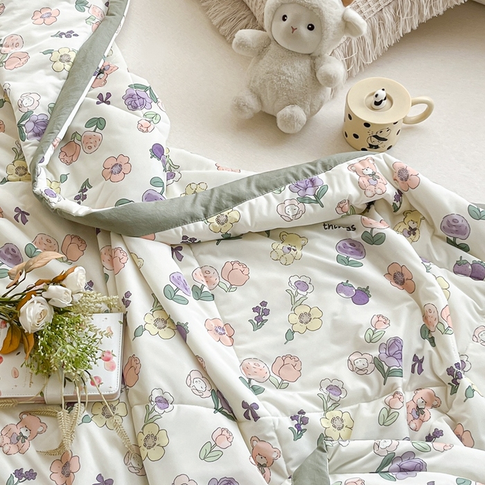 91家纺网 家纺一手货源 找家纺 帕拉美拉 2026新款A类印花冰凉丝凉感丝手包大宽边夏被 贩卖蜜糖-粉