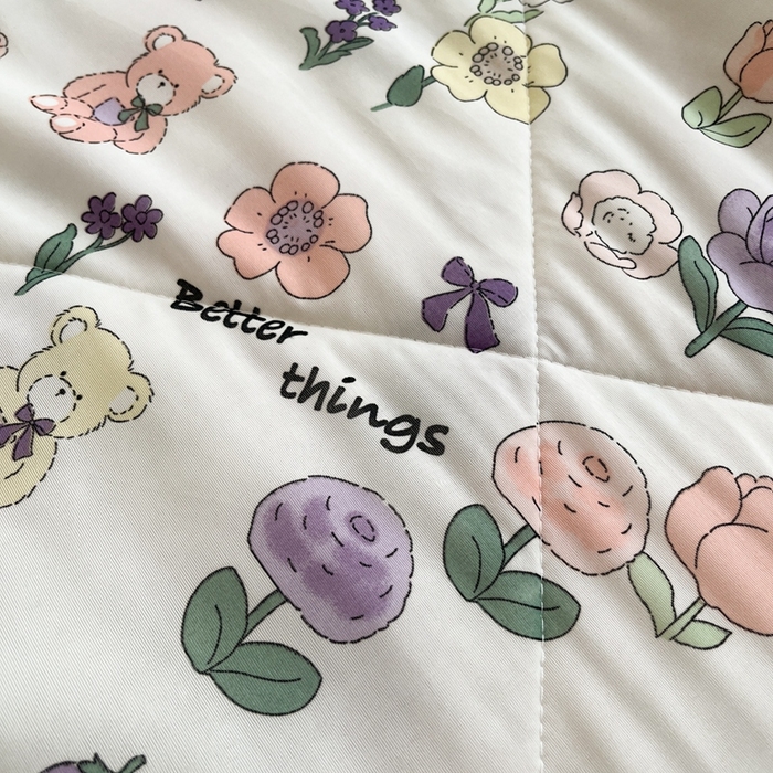 91家纺网 家纺一手货源 找家纺 帕拉美拉 2026新款A类印花冰凉丝凉感丝手包大宽边夏被 贩卖蜜糖-粉