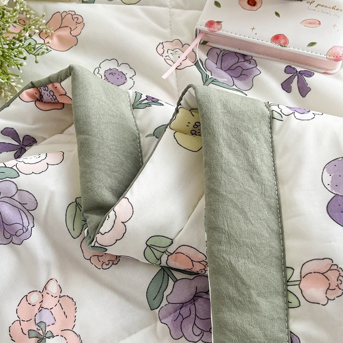 91家纺网 家纺一手货源 找家纺 帕拉美拉 2026新款A类印花冰凉丝凉感丝手包大宽边夏被 贩卖蜜糖-粉