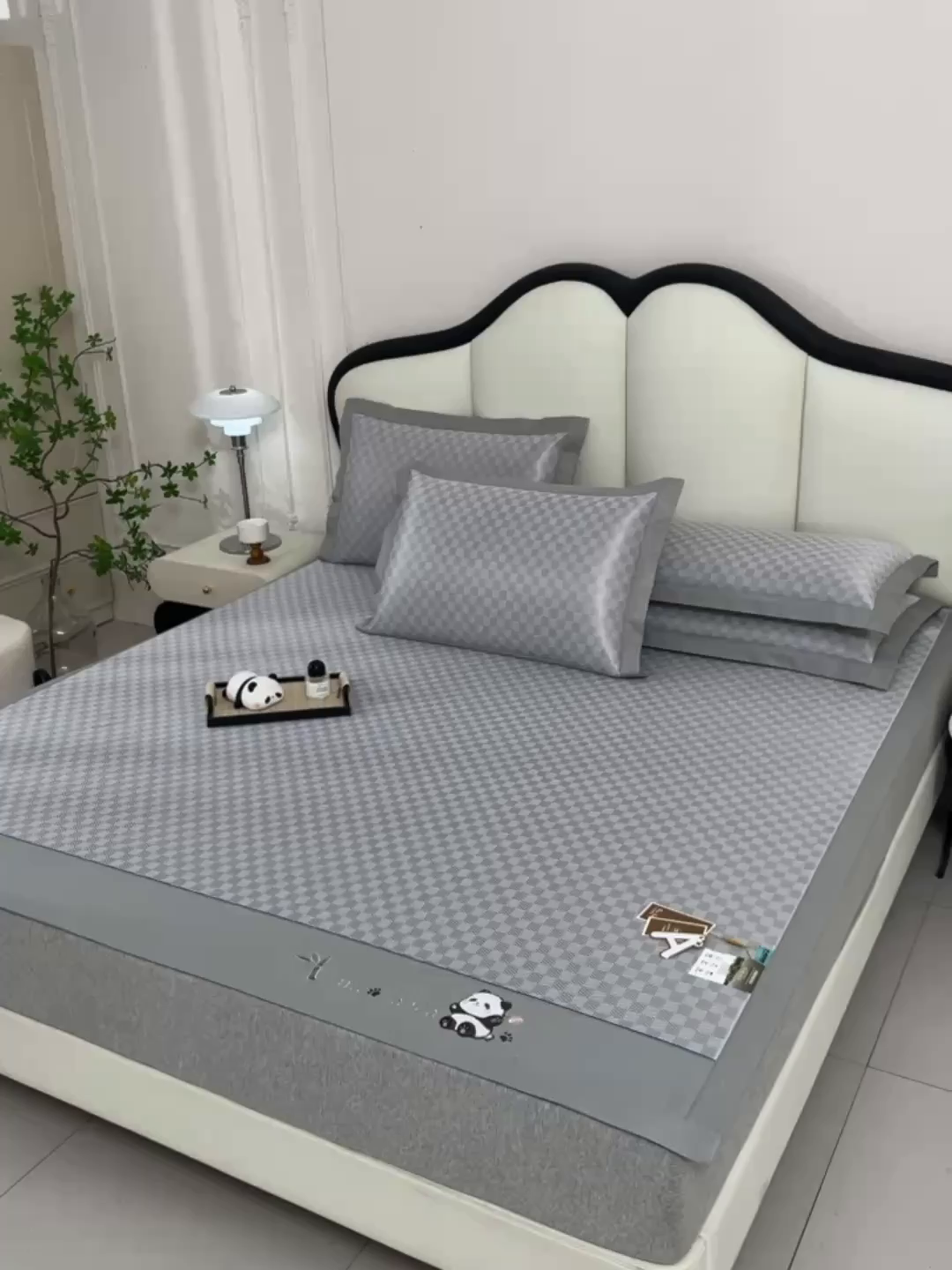 91家纺网 家纺一手货源 找家纺 小牛席业 2026新款亲肤舒适棋盘格-熊猫冰丝席席子凉席 棋盘格-熊猫冰丝席-灰色