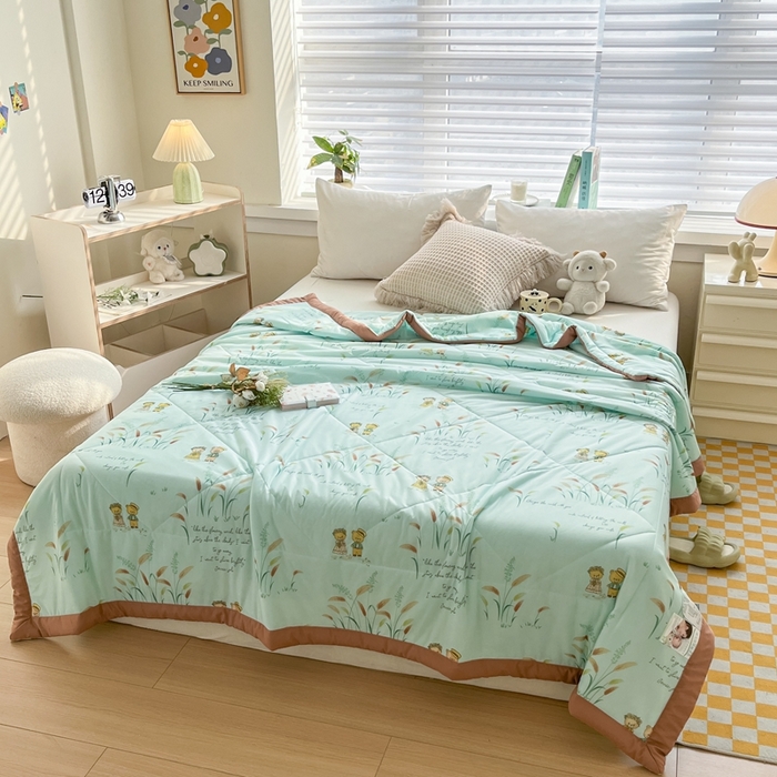 91家纺网 家纺一手货源 找家纺 帕拉美拉 2026新款A类印花冰凉丝凉感丝手包大宽边夏被 花园浪漫