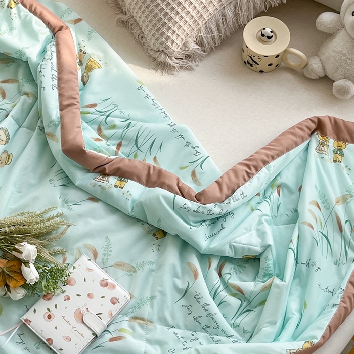 91家纺网 家纺一手货源 找家纺 帕拉美拉 2026新款A类印花冰凉丝凉感丝手包大宽边夏被 花园浪漫