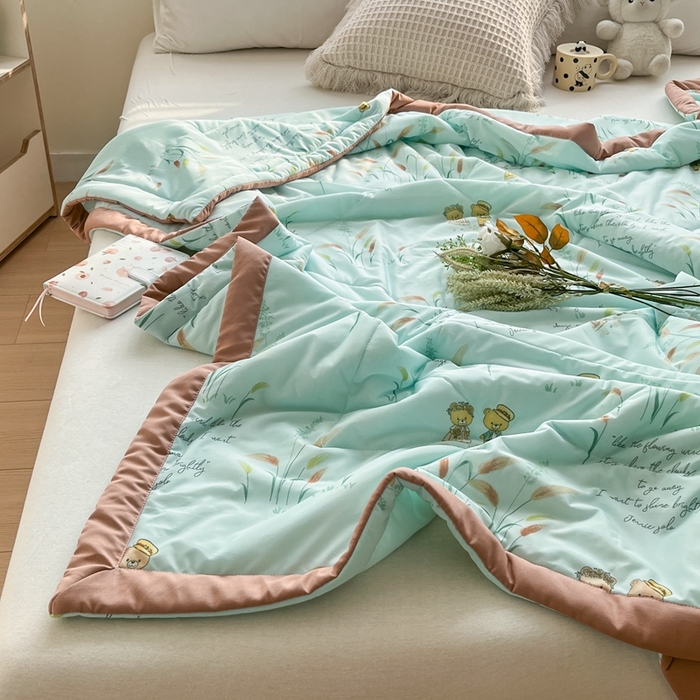 91家纺网 家纺一手货源 找家纺 帕拉美拉 2026新款A类印花冰凉丝凉感丝手包大宽边夏被 花园浪漫