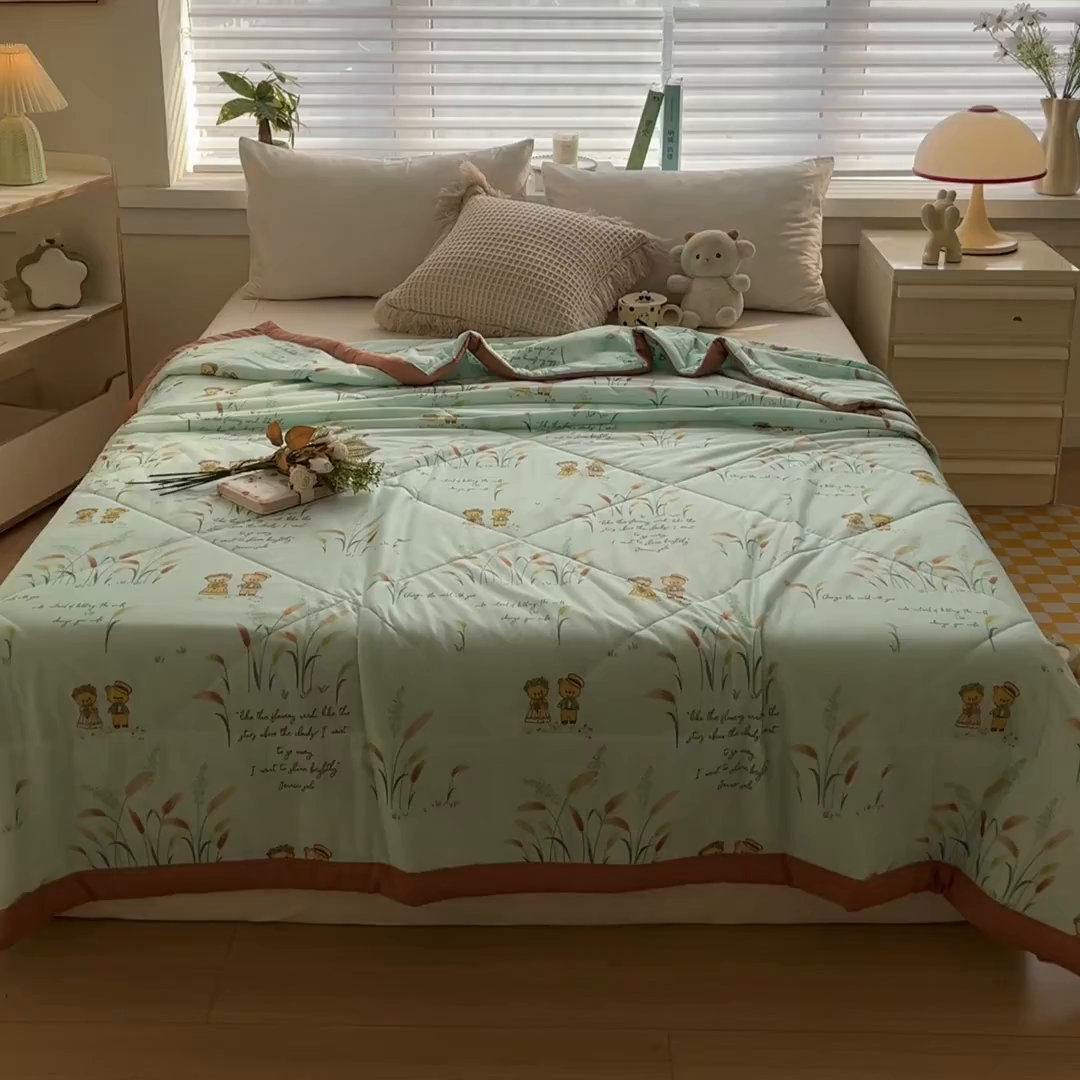 91家纺网 家纺一手货源 找家纺 帕拉美拉 2026新款A类印花冰凉丝凉感丝手包大宽边夏被 花园浪漫