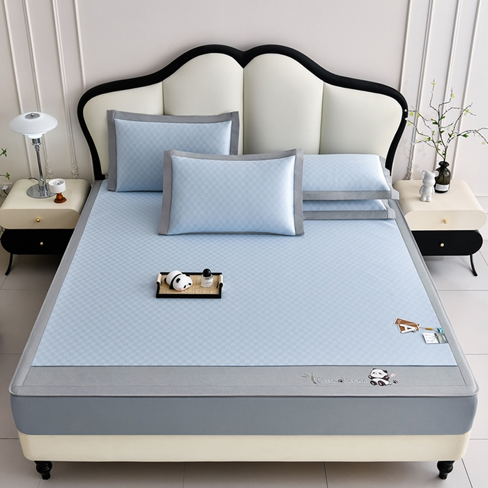 91家纺网 家纺一手货源 找家纺 小牛席业 2026新款棋盘格-熊猫凉感冰丝席凉席席子系列（床笠款） 蓝色