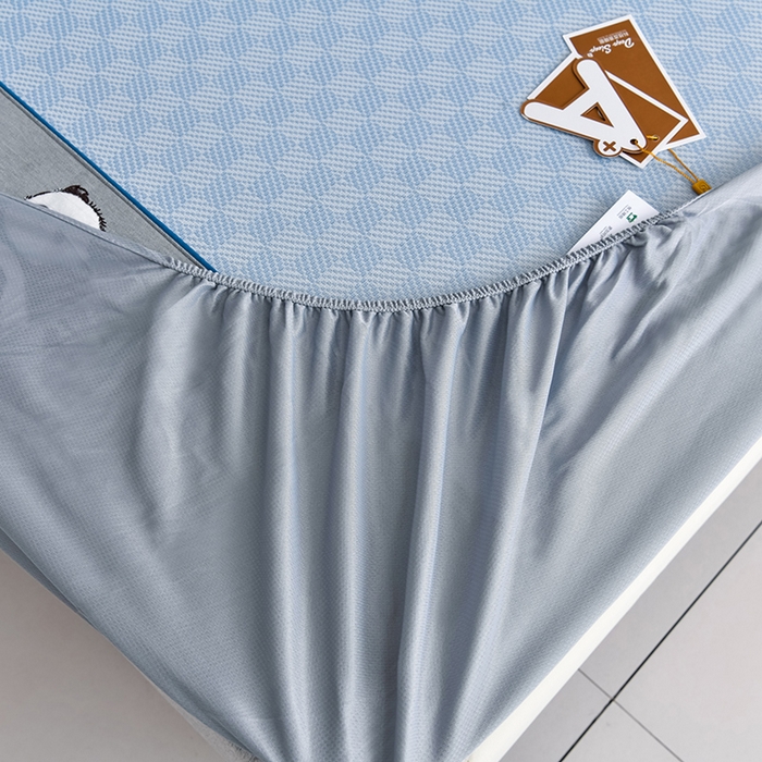 91家纺网 家纺一手货源 找家纺 小牛席业 2026新款棋盘格-熊猫凉感冰丝席凉席席子系列（床笠款） 蓝色