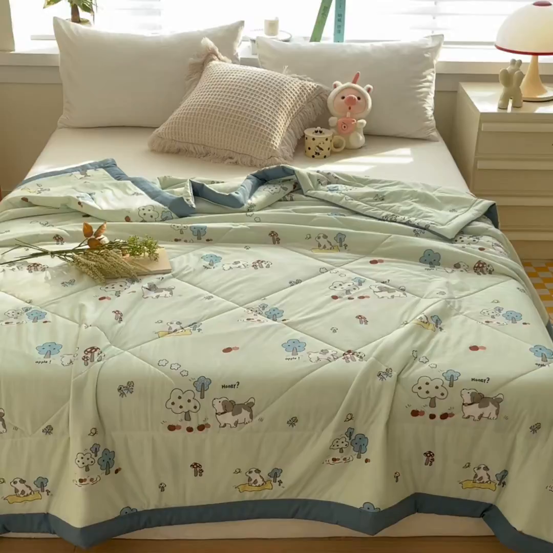 91家纺网 家纺一手货源 找家纺 帕拉美拉 2026新款A类印花冰凉丝凉感丝手包大宽边夏被 可爱奶狗