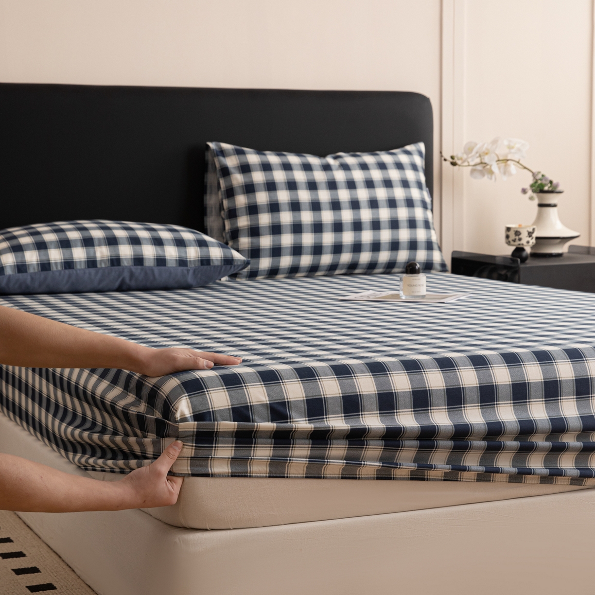 91家纺网 家纺一手货源 找家纺 简宜家居（朝初家纺） 2026新款40支13070全棉简约格子系列A版床笠 藏青学院