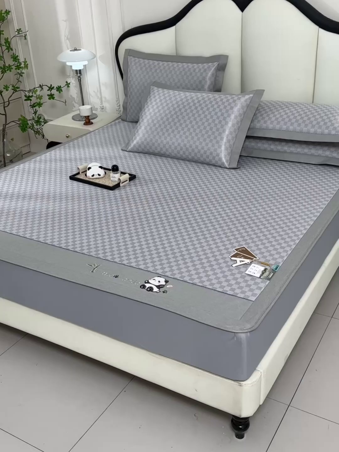 91家纺网 家纺一手货源 找家纺 小牛席业 2026新款棋盘格-熊猫凉感冰丝席凉席席子系列（床笠款） 灰色