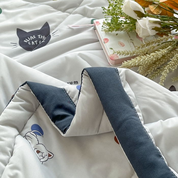 91家纺网 家纺一手货源 找家纺 帕拉美拉 2026新款A类印花冰凉丝凉感丝手包大宽边夏被 酷酷猫