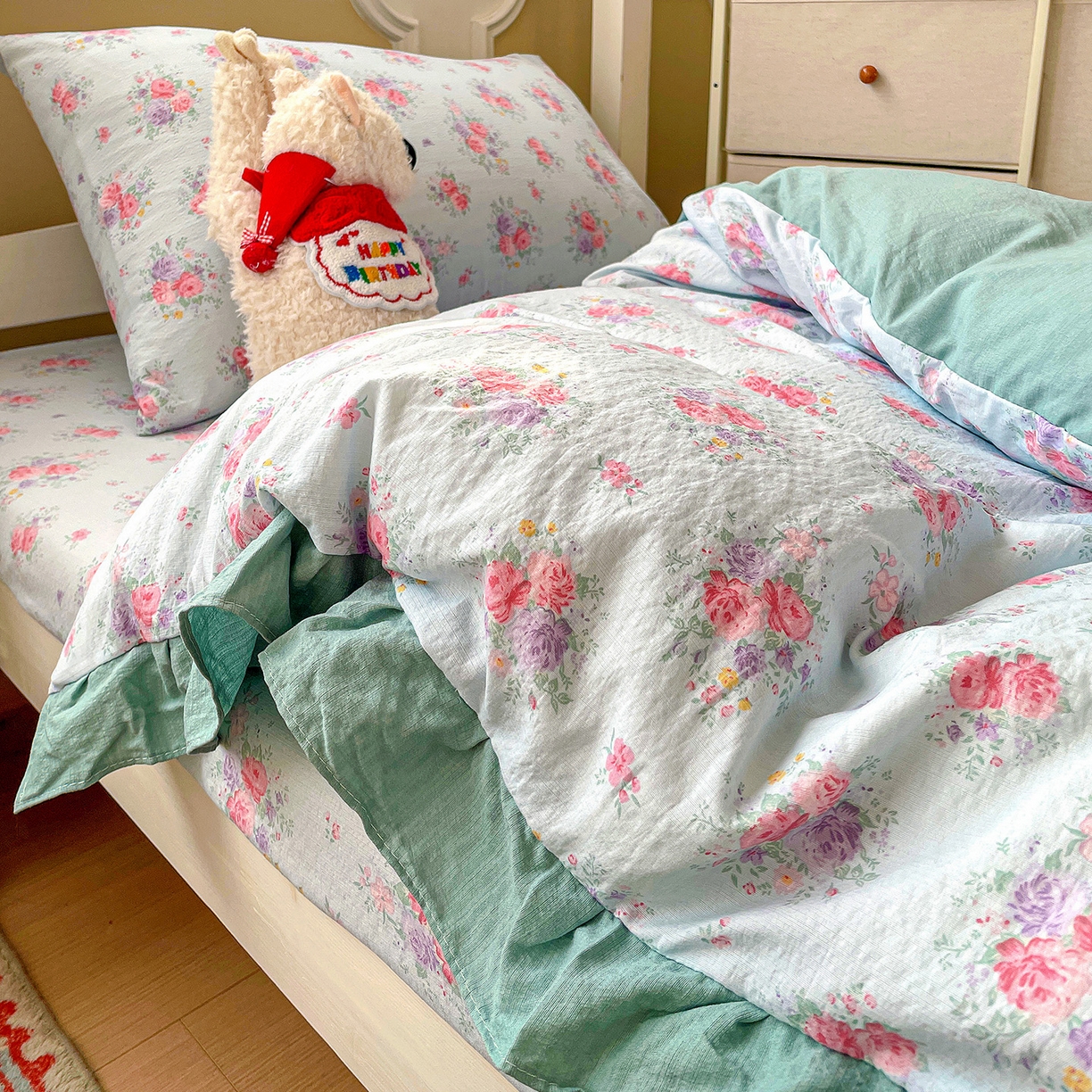 91家纺网 家纺一手货源 找家纺 纽缦家纺 2026新款云感提花双层纱学生床韩版床单床笠三四件套 清风与雾蓝