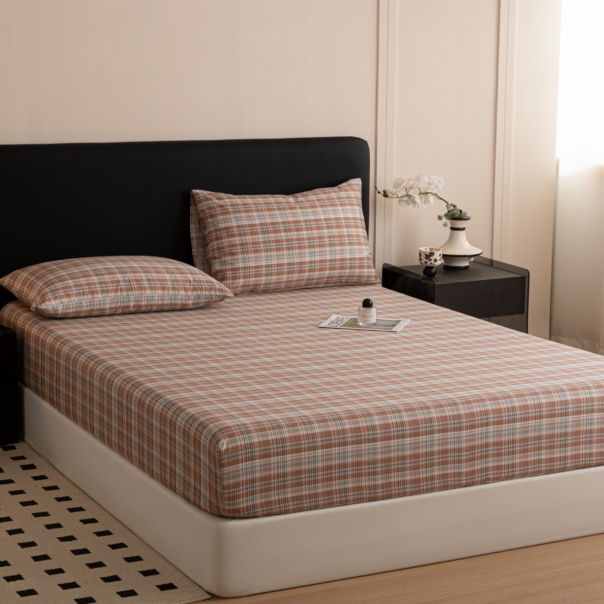 91家纺网 家纺一手货源 找家纺 简宜家居（朝初家纺） 2026新款40支13070全棉简约格子系列A版床笠 赤茶格