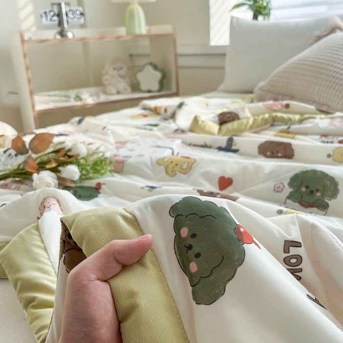 91家纺网 家纺一手货源 找家纺 帕拉美拉 2026新款A类印花冰凉丝凉感丝手包大宽边夏被 萌宠相聚