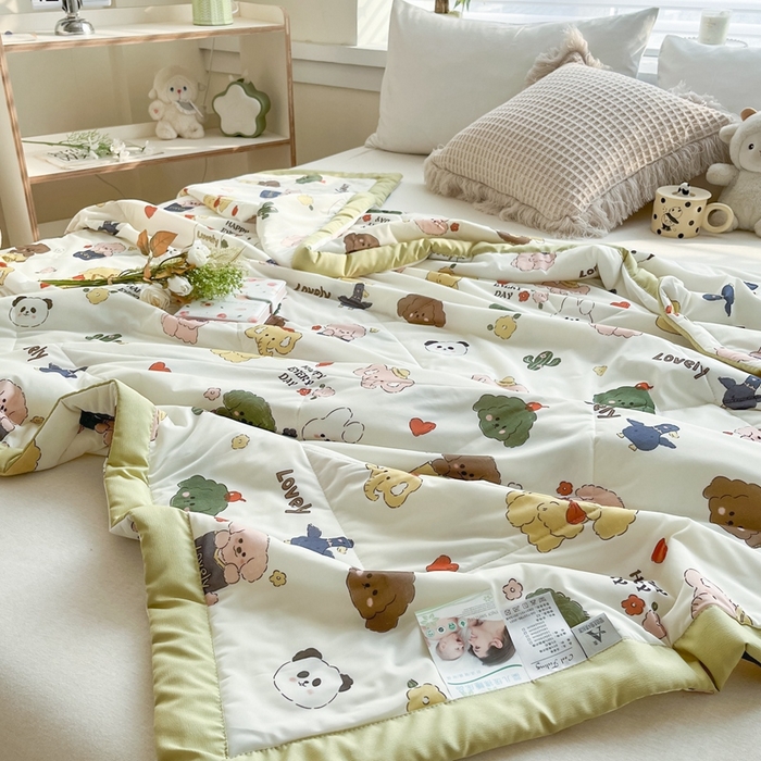 91家纺网 家纺一手货源 找家纺 帕拉美拉 2026新款A类印花冰凉丝凉感丝手包大宽边夏被 萌宠相聚