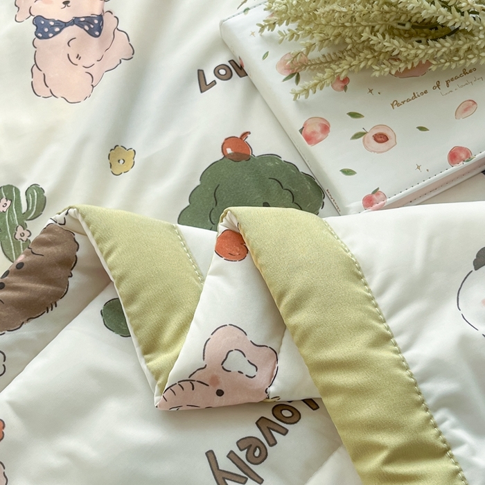 91家纺网 家纺一手货源 找家纺 帕拉美拉 2026新款A类印花冰凉丝凉感丝手包大宽边夏被 萌宠相聚