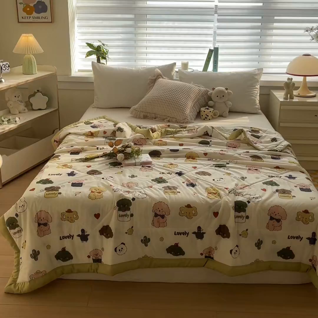 91家纺网 家纺一手货源 找家纺 帕拉美拉 2026新款A类印花冰凉丝凉感丝手包大宽边夏被 萌宠相聚